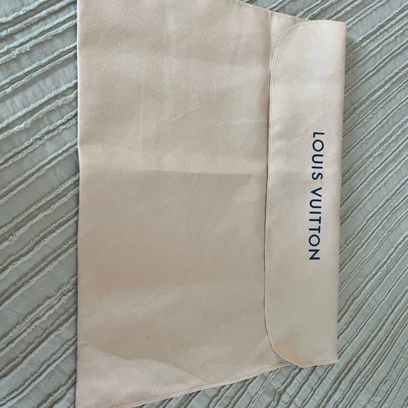 designer Handbags - Louis Vuitton Beige Dust Bag with Logo 20X16